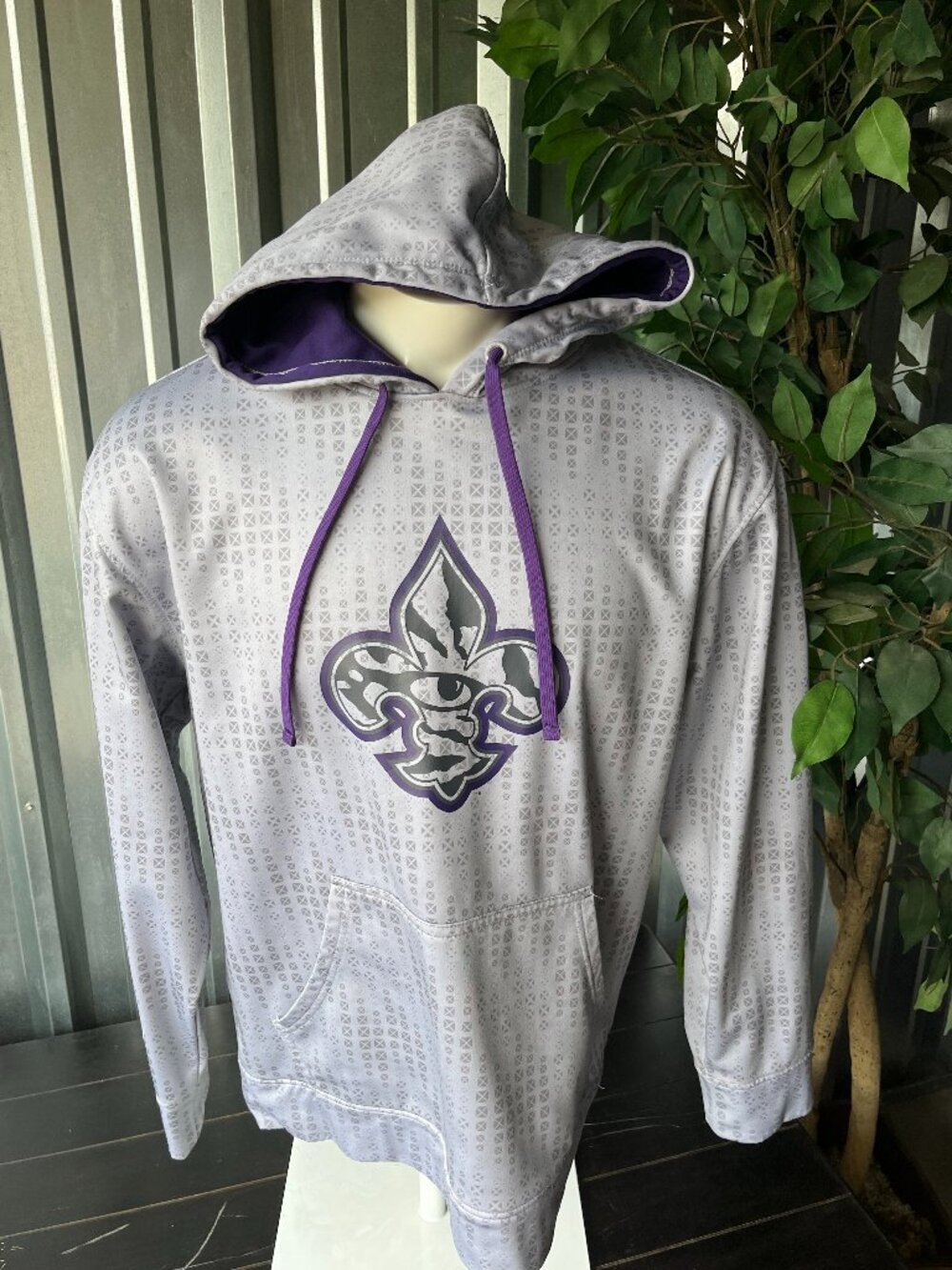 Champion Hoodie - Men Size Large - 100% Polyester - Front Pouch